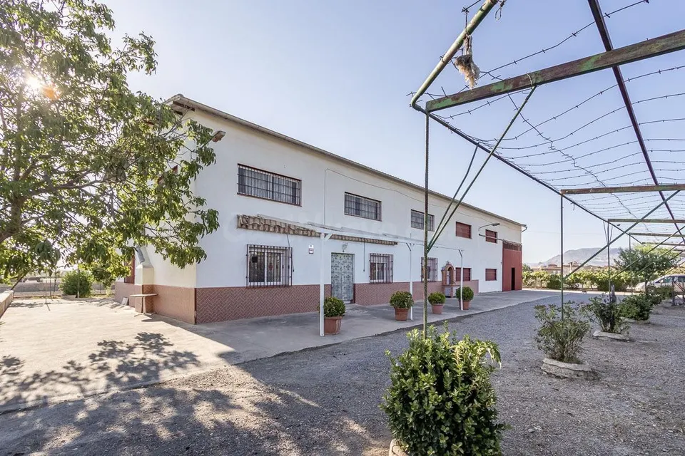 OPORTUNIDAD! CASA Y NAVE EN SANTA FÉ