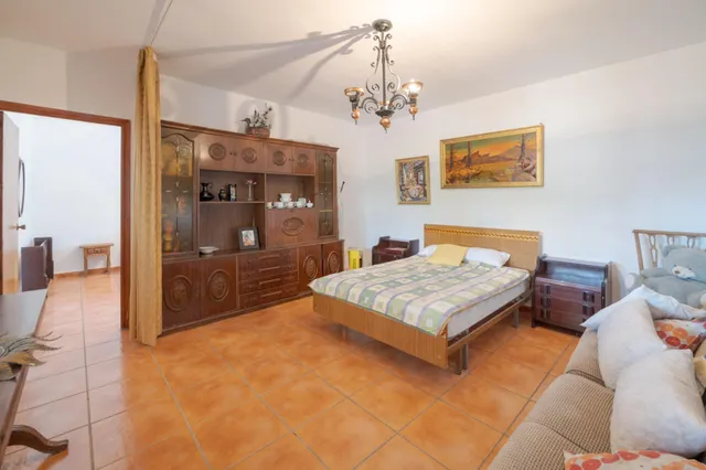 GRAN PARCELA CON VIVIENDA UNIFAMILIAR, 3 APARTAMENTOS, PISCINA Y VISTAS PANORÁMICAS EN PADUL (GRANADA) — 1.430 m2 DE TERRENO — 30