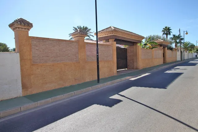 CHALET INDEPENDIENTE CON PISCINA EN LOS ÁNGELES — 47