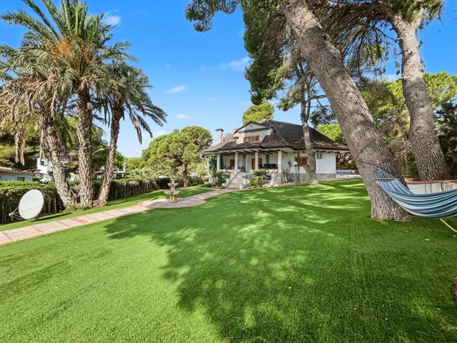 Villa mediterránea con piscina privada a pocos metros de la  - foto 2