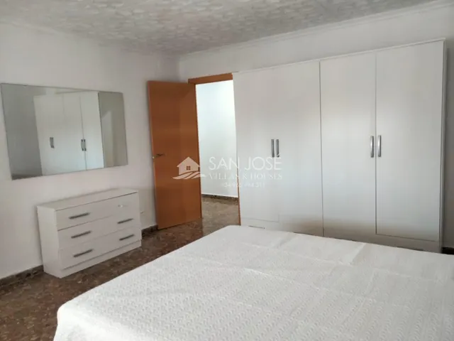 SE VENDE CHALET EN ELCHE — 18