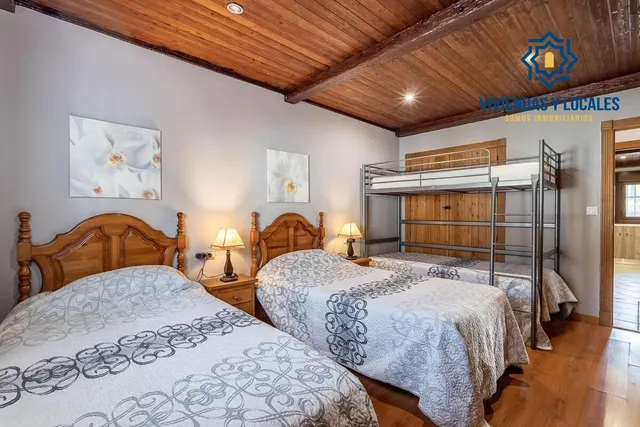 Chalet independiente con pozo propio y placas solares — 18