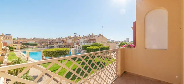 Exclusivo dúplex con sótano-garaje, piscina y a un paso de l - foto 2