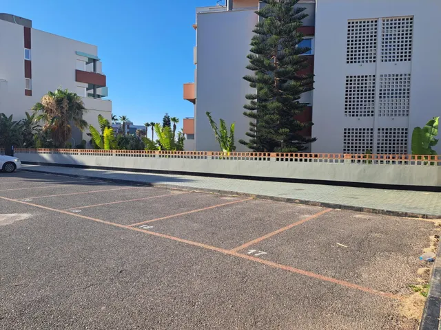 Plazas de aparcamiento exteriores en Residencial Palm Beach — 6