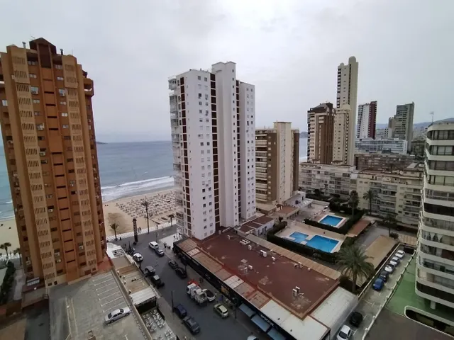 Gran Atico con vistas panoramicas al mar y Benidorm a unos pasos de playa Levante. — 5