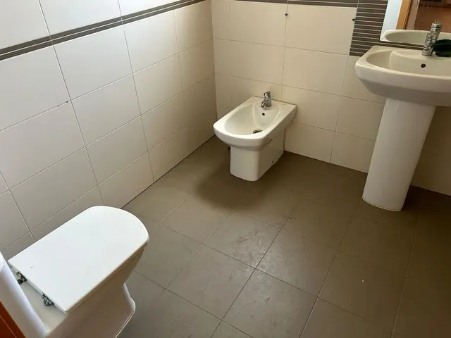 Casa adosada con jardín y piscina comunitaria — 14