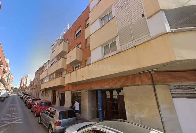SE VENDE piso OKUPADO en C Isaac Albeniz 33 de Sant Boi de L - foto 2