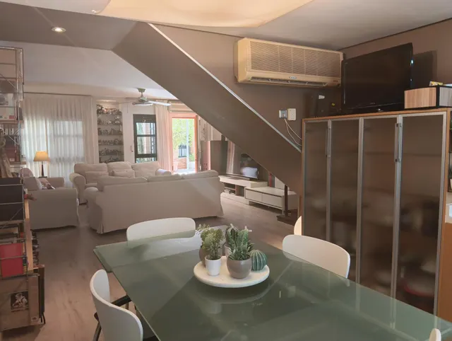 Espectacular adosado con buhardilla , apartamento independiente con baño y sin cocina, garaje doble y piscina en zona residencial premium — 11
