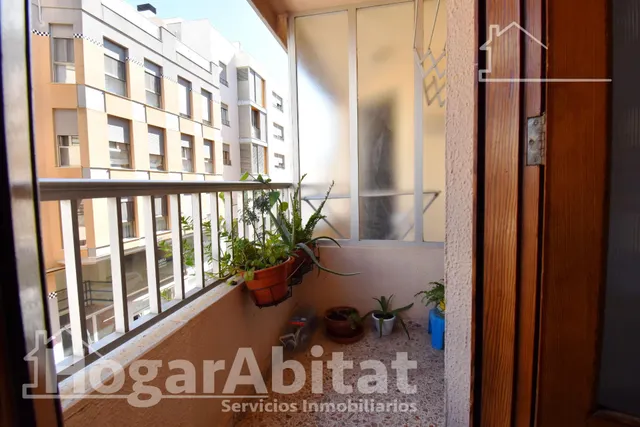 ¡Oportunidad! Amplio, luminoso y exterior con ascensor y balcón, en excelente ubicación — 12