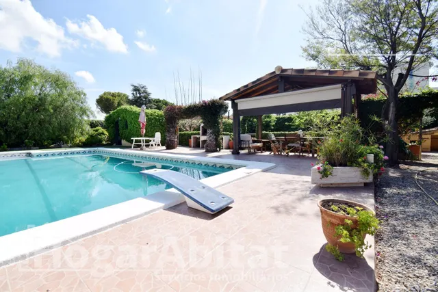 CHALET SEMINUEVO CON PISCINA, GARAJE, JARDIN Y TERRAZA — 26