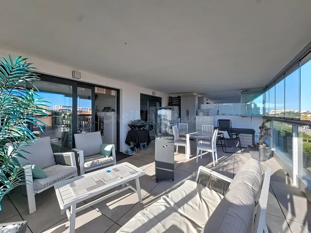 Apartamento moderno de 3 dormitorios con vistas al mar en Cé - foto 2