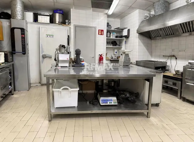 Oportunidad Única: Local comercial. Rostisseria equipada en Venta en Flaçà, Girona. A un paso de la Estación de Tren. — 30