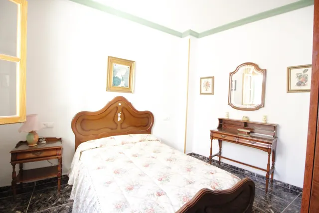 EXCELENTE CASA EN EL CENTRO DE BAZA!!!! — 29