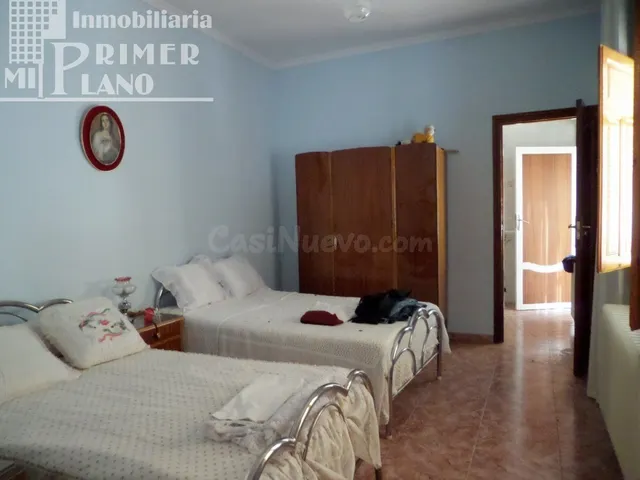 CASA DE PLANTA BAJA EN CALLE DOÑA CRISANTA, CON PATIO Y COCH - foto 4