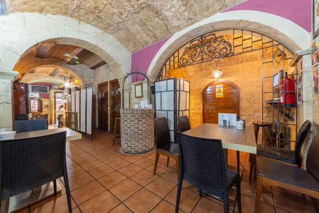 VENTA DE RESTAURANTE EN CENTRO HISTÓRICO DE ALMERÍA — 3