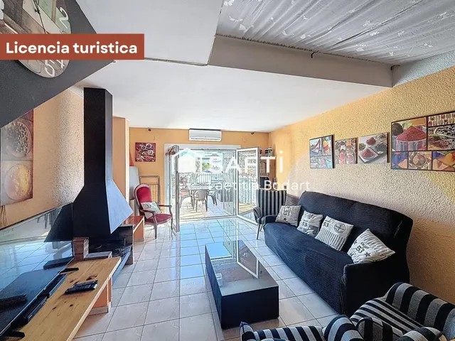 Casa de pescador con licencia turística y amarre - Empuriabrava — 19