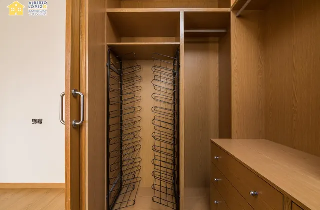 PISO DE 102 METROS CONSTRUIDOS  3 DORMITORIOS, 2 BAÑOS Y VESTIDOR EN EL ALTET — 4