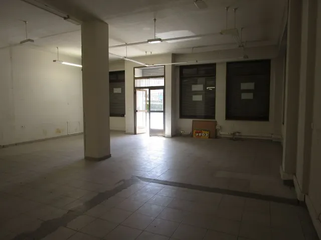 Urbis te ofrece un local en alquiler en zona Chinchibarra, Salamanca. — 13