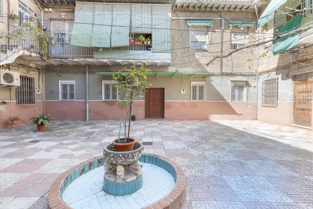 OPORTUNIDAD DE VENTA DE PISO EN ZONA ANCHA DE CAPUCHINOS — 28