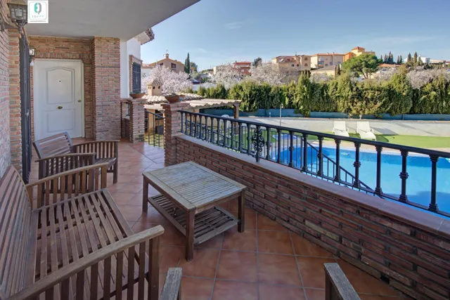 ESPECTACULAR CHALET CON PISCINA EN OTURA — 10