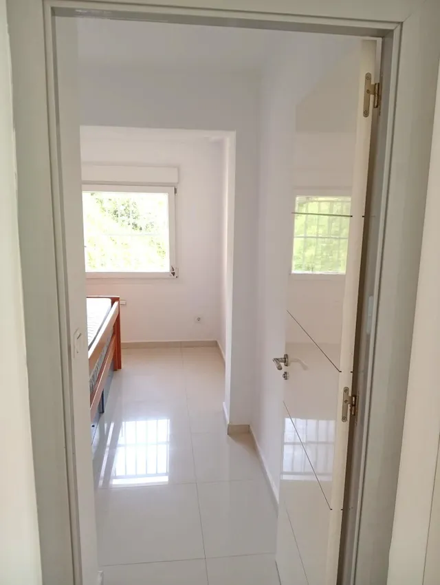 Amplio y luminoso piso de 3 dormitorio con impresionantes vistas al mar en la Carihuela, Torremolinos — 25