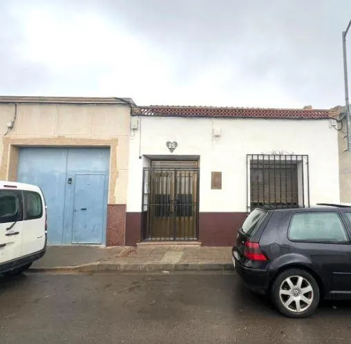 SE VENDE casa OKUPA en C Tordesillas de Tomelloso - foto 2