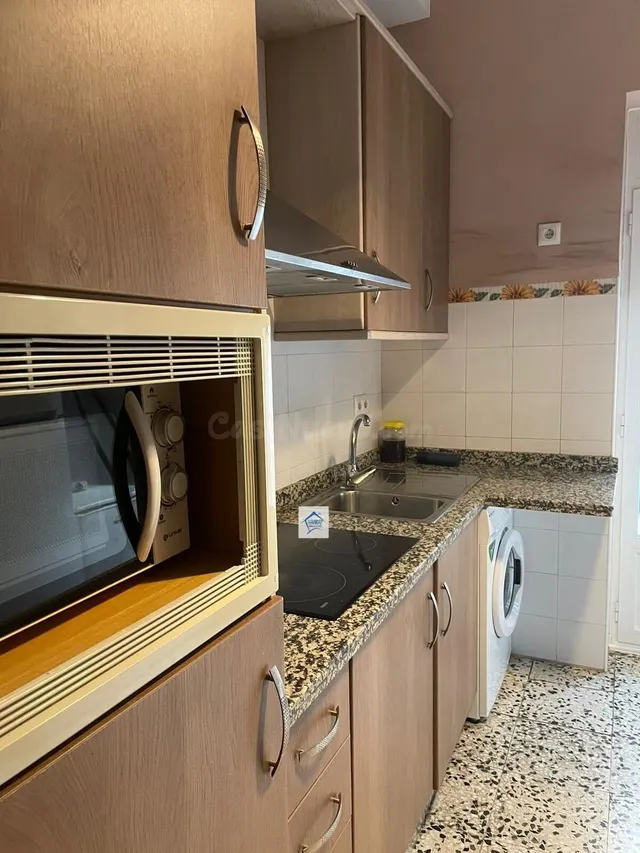 SE ALQUILA PISO EN CANOVAS 1 HABITACIÓN ESTUDIANTES - foto 2