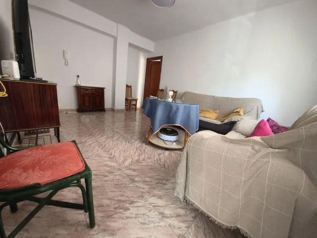 Última habitación libre para chica estudiante — 12