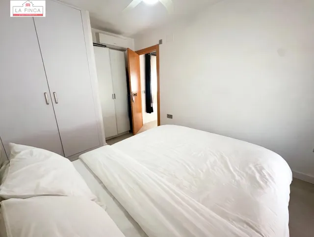 VIVIENDA 4 DORMITORIOS Y 2 BAÑOS MUY CERCA DEL CENTRO — 18