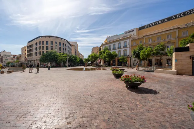 Amplio Piso en Venta en el Corazón de Almería — 44
