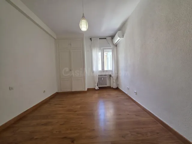 Amplio piso de 157 m2 con terraza, garaje y vistas al Retiro en Jerónimos — 18