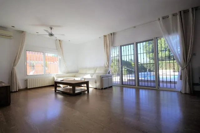 * Villa de 4 dormitorios, piscina y garaje en parcela de 810m2 en Albir * — 7