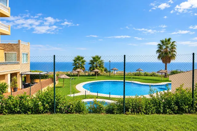 EN ALQUILER APARTAMENTO CON AMPLIA TERRAZA Y VISTAS AL MAR — 2
