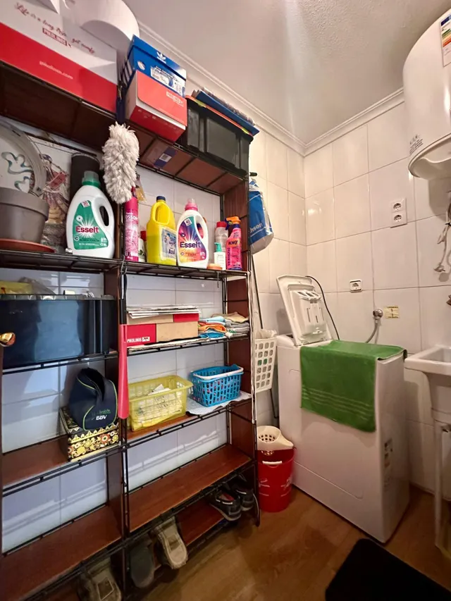 Se vende piso con garaje cerrado y terraza de 10 m2 en Torrevieja — 28