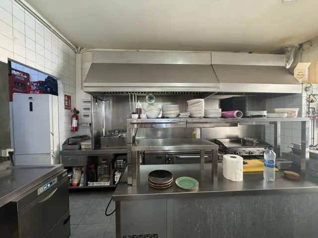 AMPLIO LOCAL EN VENTA EN NOGALERA — 25