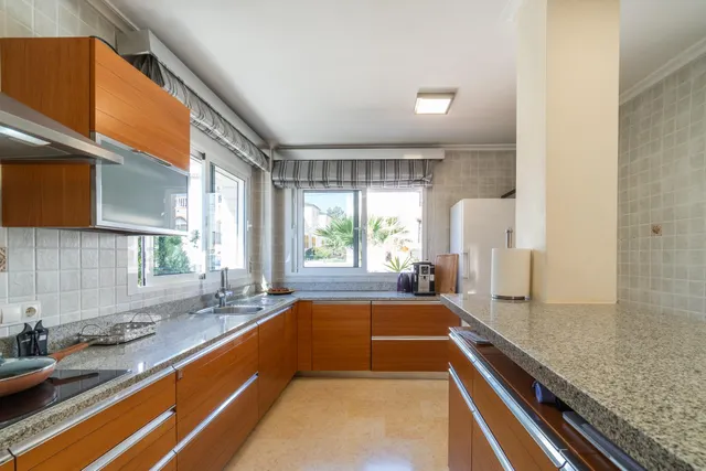 Villa exclusiva de 419 m2 con piscina privada a 200 m del mar en Torre la Mata — 17