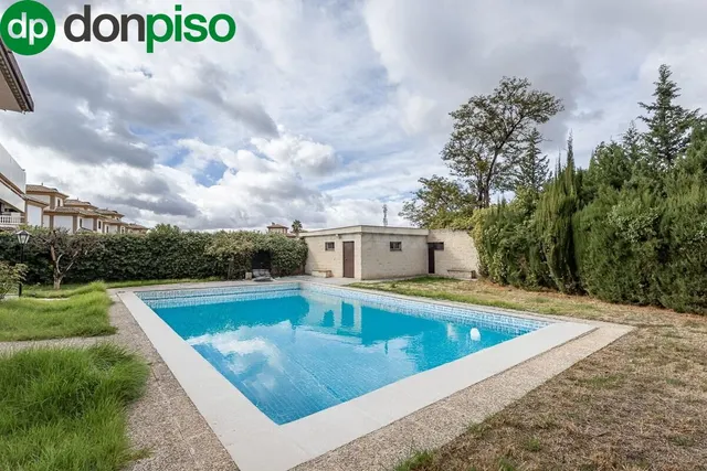 Gran casa con parcela y piscina en Cájar - foto 3