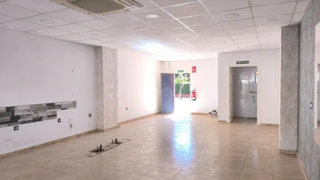 ALQUILER LOCAL COMERCIAL 57 m2 - CARRERA DEL PERÚ - ALMERÍA. - foto 5
