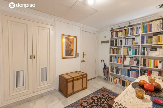 Exclusivo piso señorial con terraza en el Paseo del Salón (Cuesta de Escoriaza), con cochera y trastero. — 24