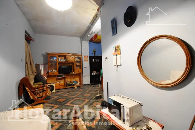 ¡ECONOMICA! AMPLIA CASA CON TERRAZA Y CON MUCHAS POSIBILIDADES — 18