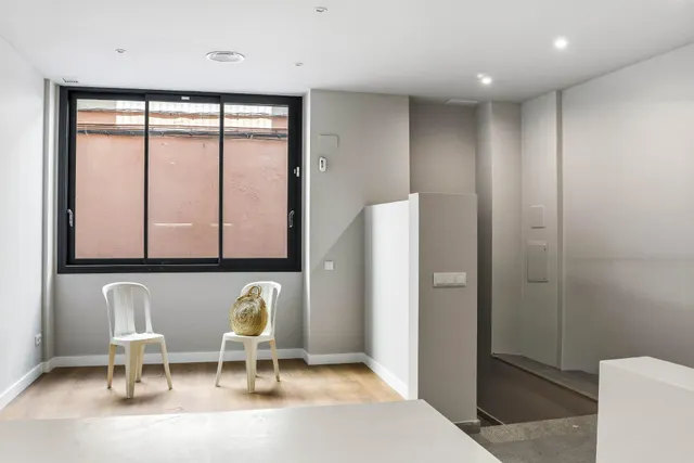 Vivienda reformada a estrenar con 3 estancias, terraza privada y espacio polivalente en Badalona — 5