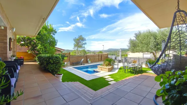 Exclusivo Chalet con Vistas Panorámicas a Montserrat en la U - foto 5