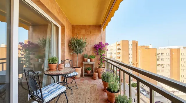 EXCELENTE ZONA, PISO TOTALMENTE EXTERIOR CON LA MEJOR ORIENT - foto 4