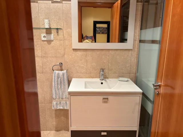 SE VENDE APARTAMENTO SEMINUEVO EN EL CENTRO DE VALENCIA DE DON JUAN, AMUEBLADO, COCINA, SALÓN, TERRAZA, DESPENSA, 2 HAB., BAÑO, — 12