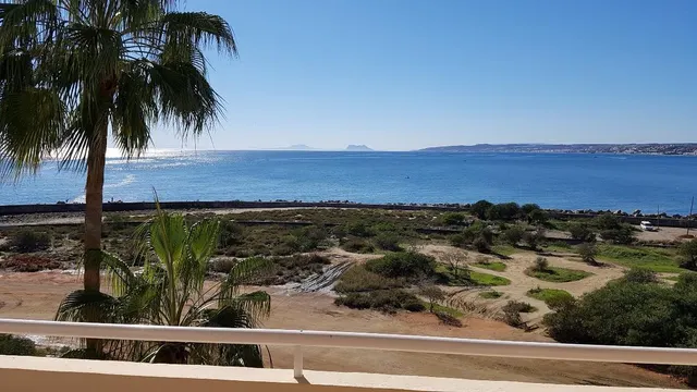 Primera linea de playa, vistas frontales al mar — 17