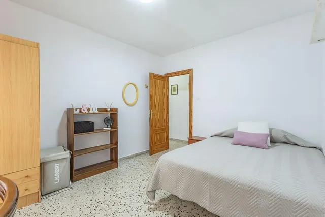 Piso 4 dormitorios en C/ San Juan de Dios de Granada. — 8