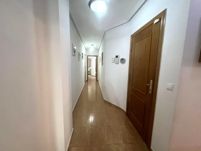 ¡alquiler de larga duración en Torrevieja! amplio y luminoso apartamento de 2 dormitorios en calle caballero de rodas — 24