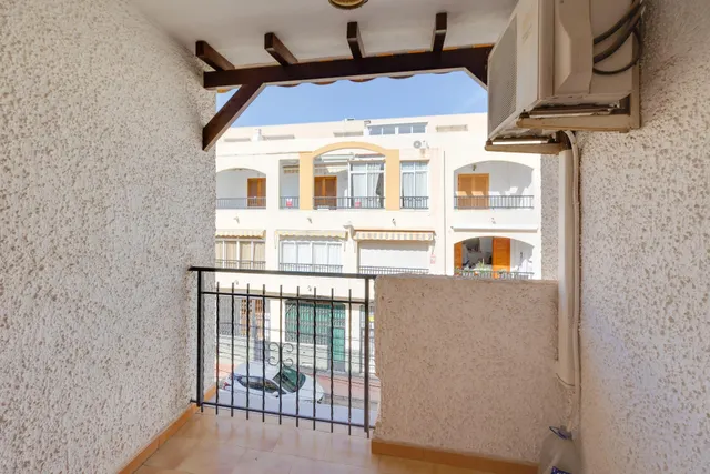 Bungalow de 3 dormitorios con piscina comunitaria en la playa de Los Locos — 22