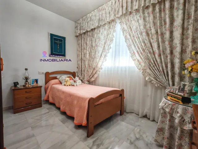 Amplia Propiedad Pareada en Churriana, Málaga. — 23