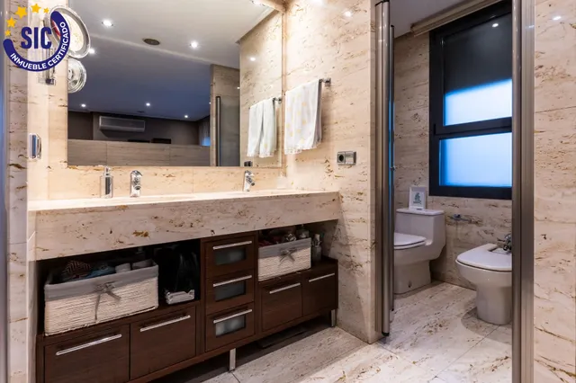 Exclusiva casa en calle Alacuás: espacio, diseño y máximo confort — 35